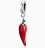 Piros chili paprika lógós charm fehér háttéren