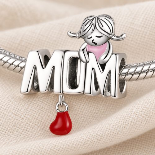 MOM kislány charm ezüst karkötőn – életkép