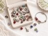 Charm zsákbamacska – sokdarabos lifestyle kép, illusztráció