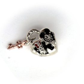 Pandora stílusú Mickey és Minnie szív lakat lógós charm – szépséghibás, elölnézet