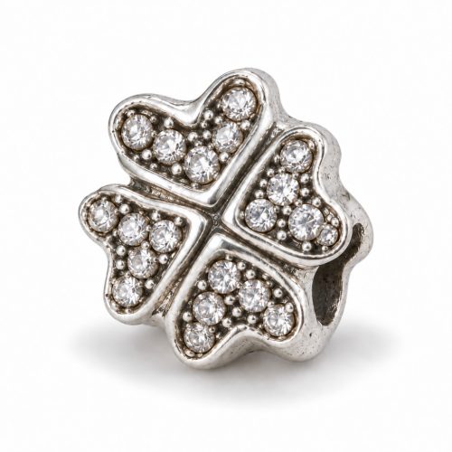 Pandora stílusú kristályköves négylevelű lóhere charm – deformált forma, hiánytalan kövezéssel