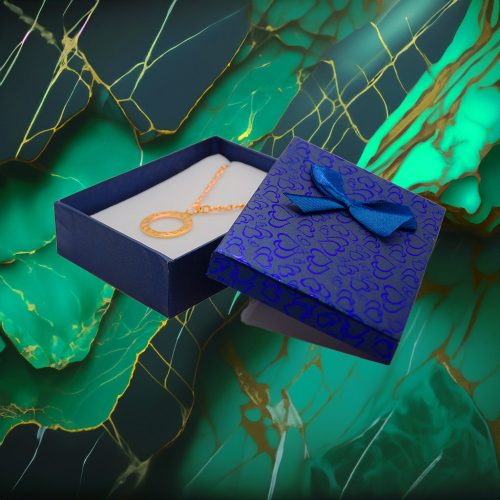 Ajándék doboz véletlenszerű stílusban