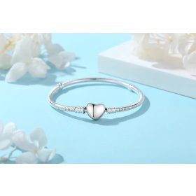   Női Pandora Stílúsú Ezüstözött Karkötő Szivecskével 20CM