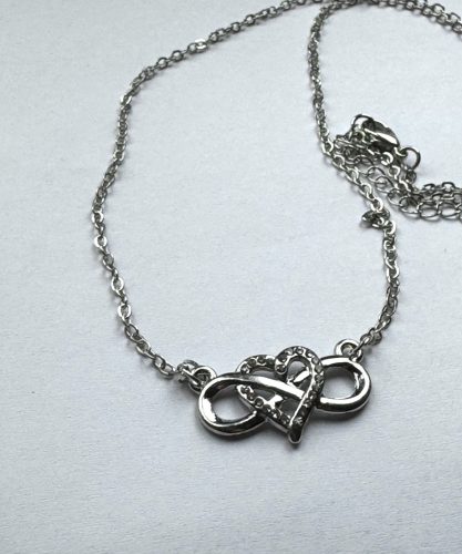 Nemesacél Ezüst Színű Szives Köves Nyaklánc